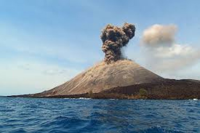 6Gunung anak krakatau.jpg.jpg